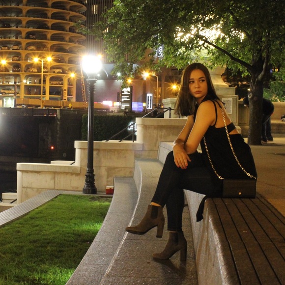 Meet your Posher, Claire - Picture 1 of 3